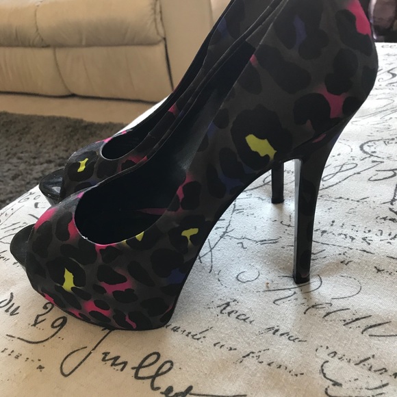 Nine West Neon cheetah Heels - Picture 7 of 8